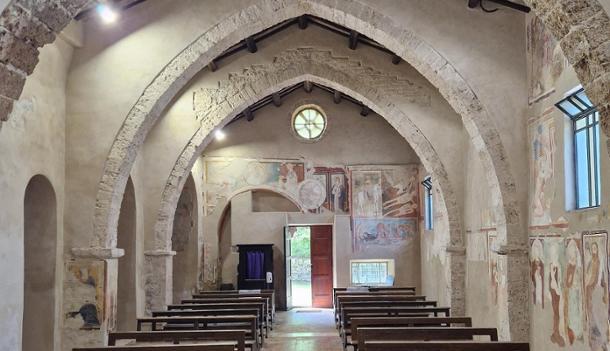 Vista Interna della chiesa di San Pietro a Montebuono